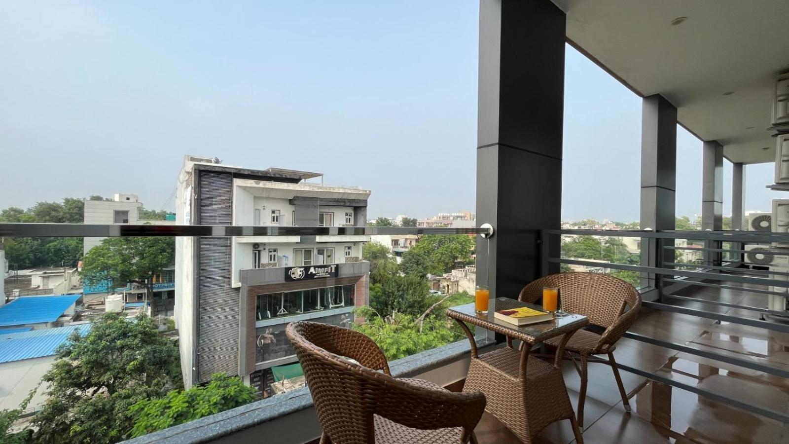 Zen Suites Gurgaon - Luxe Stays Collection Eksteriør bilde